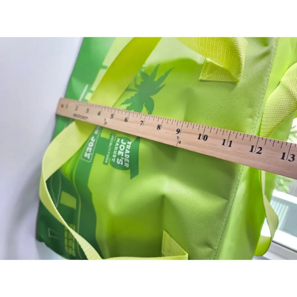 TRADER JOES Electric Green Insulated Shopping Grocery Cooler Zip Top Bag NWT